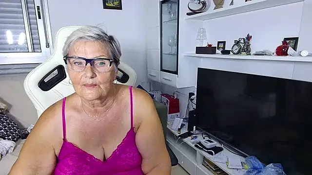 Selenna57 online show from June 21, 2026, 5:04 pm