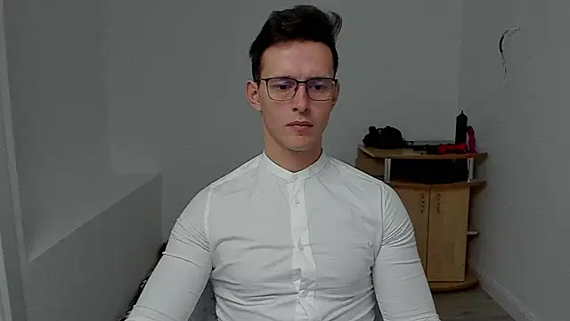 Snapshot of sexxymuscles4u chatting on December 12, 2024, 6:36 am sexxymuscles4u online show from December 12, 2024, 6:36 am