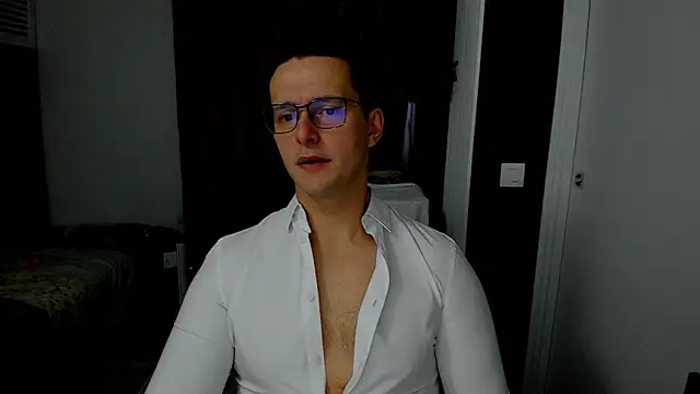 Snapshot of sexxymuscles4u chatting on November 18, 2025, 10:31 am sexxymuscles4u online show from November 18, 2025, 10:31 am