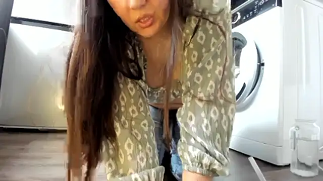 Snapshot of MiaMarrone chatting on June 3, 2026, 2:33 pm MiaMarrone online show from June 3, 2026, 2:33 pm