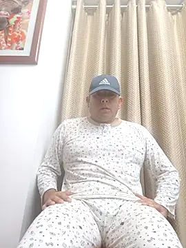 chicoguapo8 online show from October 1, 2025, 11:05 am