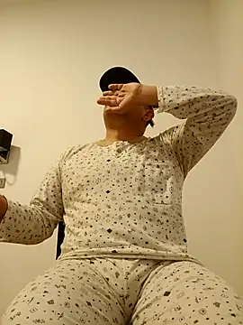 chicoguapo8 online show from October 10, 2025, 8:35 am