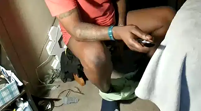 Makeyoucumallover online show from December 31, 2024, 1:41 pm