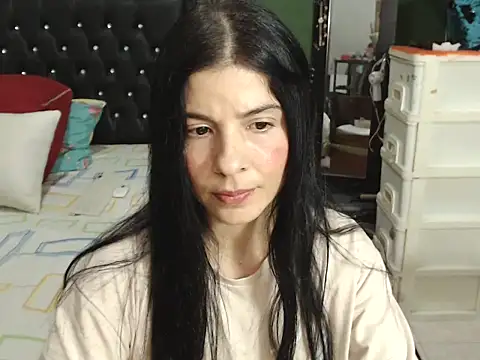 Estefani 32 online show from January 9, 2025, 9:47 pm