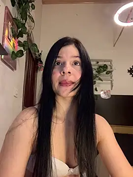 Estefani 32 online show from February 23, 2026, 12:52 am