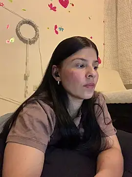 Estefani 32 online show from April 10, 2026, 3:34 am