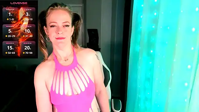 britteebee online show from October 8, 2025, 9:40 am