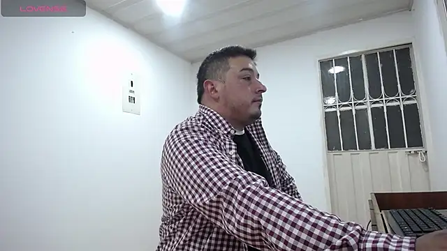 Snapshot of antonycruz chatting on April 25, 2026, 1:08 am antonycruz online show from April 25, 2026, 1:08 am
