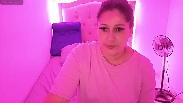 Nazlyy30 online show from October 3, 2025, 3:58 am