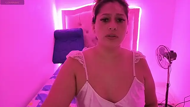 Nazlyy30 online show from October 6, 2025, 7:28 am