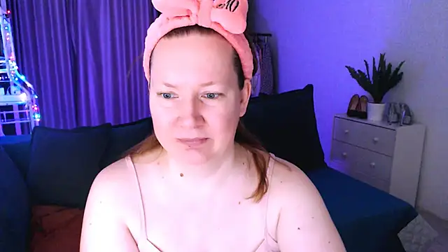 Snapshot of GoddessLara chatting on January 18, 2025, 1:19 am GoddessLara online show from January 18, 2025, 1:19 am