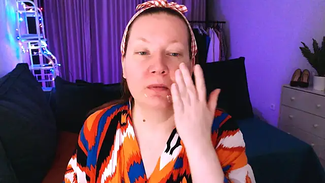 Snapshot of GoddessLara chatting on March 11, 2025, 12:00 am GoddessLara online show from March 11, 2025, 12:00 am