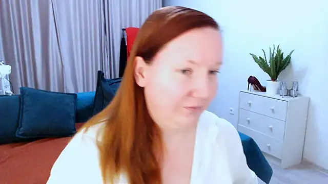Snapshot of GoddessLara chatting on September 30, 2025, 8:36 pm GoddessLara online show from September 30, 2025, 8:36 pm