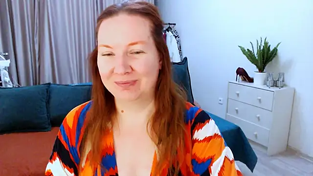 Snapshot of GoddessLara chatting on October 3, 2025, 7:55 pm GoddessLara online show from October 3, 2025, 7:55 pm