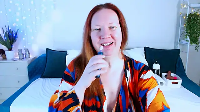 Snapshot of GoddessLara chatting on November 3, 2025, 11:48 pm GoddessLara online show from November 3, 2025, 11:48 pm