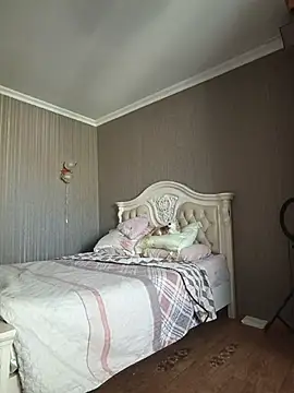Snapshot of GoddessLara chatting on May 20, 2026, 12:17 am GoddessLara online show from May 20, 2026, 12:17 am