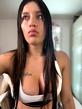 Emmily 19 online show from September 19, 2025, 1:07 am