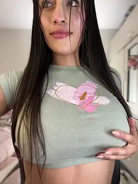 Snapshot of Emmily_19 chatting on February 12, 2026, 11:00 pm Emmily 19 online show from February 12, 2026, 11:00 pm