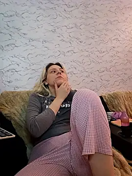 ScarletCallings420 online show from January 17, 2026, 2:11 pm