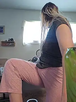 Snapshot of ScarletCallings420 chatting on June 29, 2026, 3:46 am ScarletCallings420 online show from June 29, 2026, 3:46 am