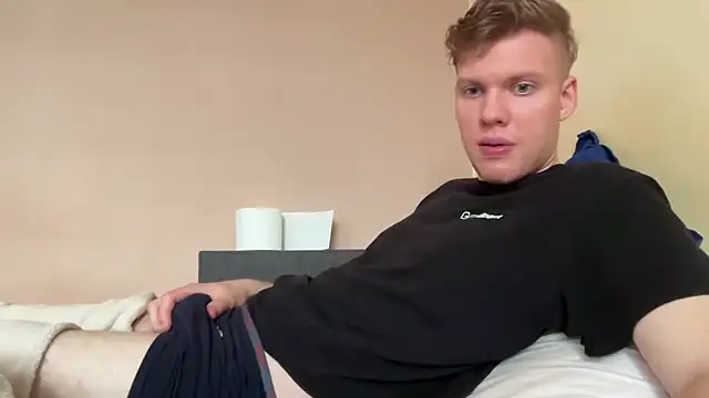 sexybooii6968 online show from October 13, 2025, 1:44 pm