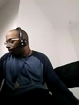 jhoneybee online show from March 11, 2025, 6:08 pm