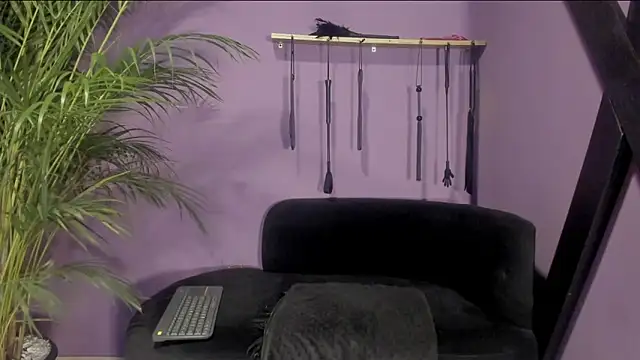 kathe hot online show from April 13, 2026, 7:52 pm