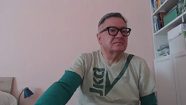 Snapshot of YOU6me chatting on May 15, 2026, 7:48 am YOU6me online show from May 15, 2026, 7:48 am