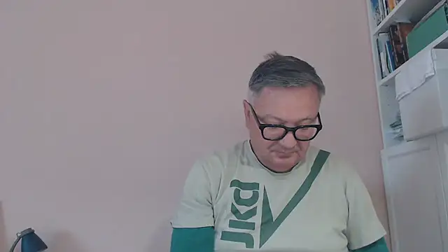 Snapshot of YOU6me chatting on May 16, 2026, 7:38 am YOU6me online show from May 16, 2026, 7:38 am