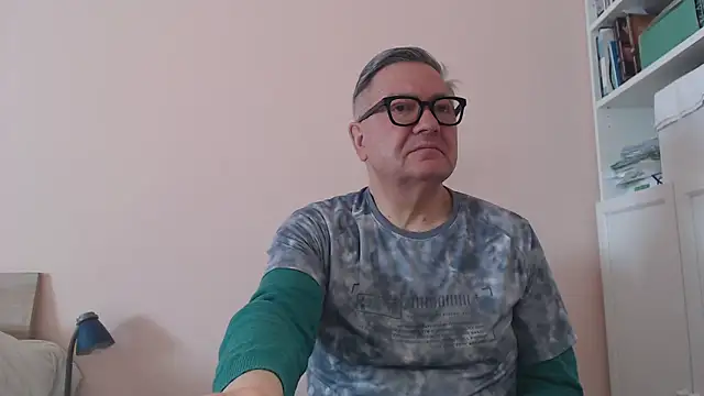 Snapshot of YOU6me chatting on May 20, 2026, 6:41 am YOU6me online show from May 20, 2026, 6:41 am