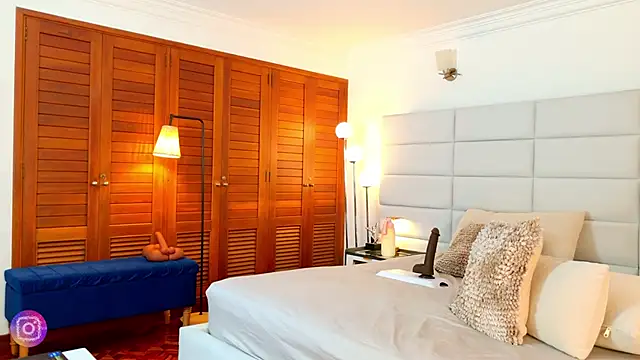 lissetlong69 online show from January 7, 2026, 11:29 pm