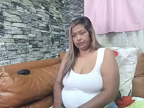 Snapshot of Mammabear_4u chatting on July 28, 2026, 6:20 pm Mammabear 4u online show from July 28, 2026, 6:20 pm