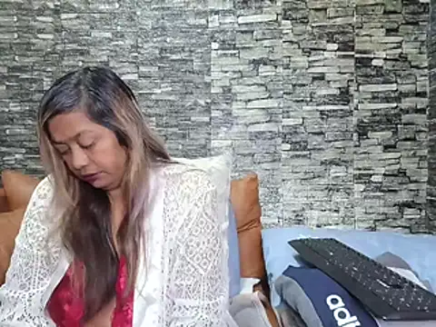 Snapshot of Mammabear_4u chatting on July 31, 2026, 11:37 pm Mammabear 4u online show from July 31, 2026, 11:37 pm