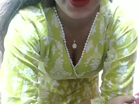 LovingPihu online show from February 6, 2025, 8:39 am