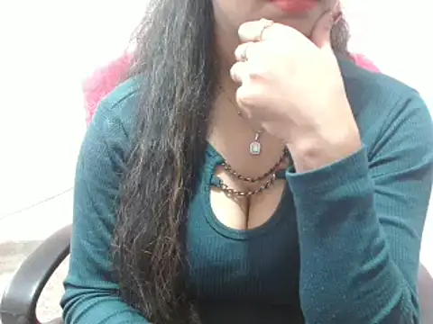 LovingPihu online show from February 6, 2025, 11:43 am