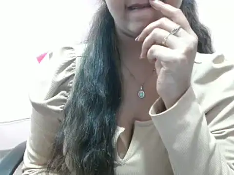 LovingPihu online show from March 6, 2025, 11:58 am