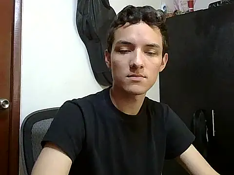 Snapshot of andys_26 chatting on April 21, 2026, 7:28 pm andys 26 online show from April 21, 2026, 7:28 pm