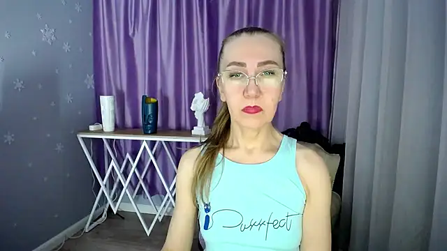 queen a n i online show from February 1, 2025, 11:54 am