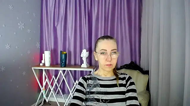 queen a n i online show from February 24, 2025, 3:33 am