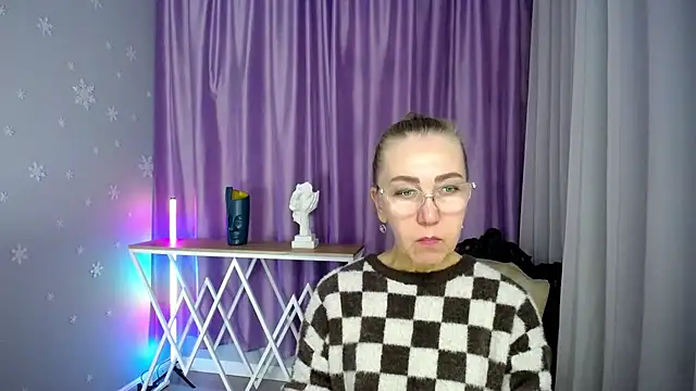 queen a n i online show from September 14, 2025, 11:20 am