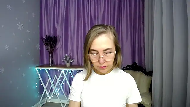 Snapshot of queen_a_n_i chatting on April 18, 2026, 9:02 am queen a n i online show from April 18, 2026, 9:02 am