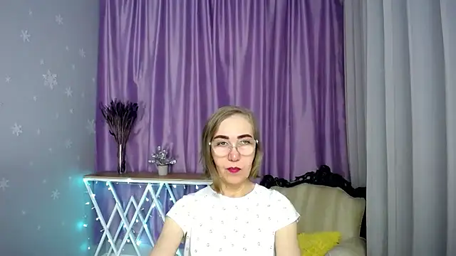 Snapshot of queen_a_n_i chatting on April 23, 2026, 9:52 am queen a n i online show from April 23, 2026, 9:52 am
