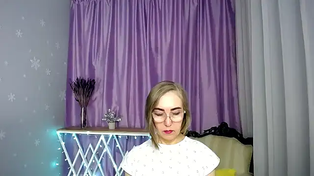 Snapshot of queen_a_n_i chatting on April 23, 2026, 12:29 pm queen a n i online show from April 23, 2026, 12:29 pm