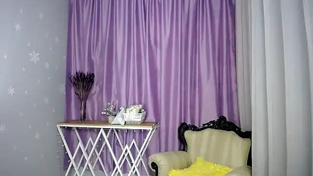 Snapshot of queen_a_n_i chatting on April 28, 2026, 7:24 am queen a n i online show from April 28, 2026, 7:24 am
