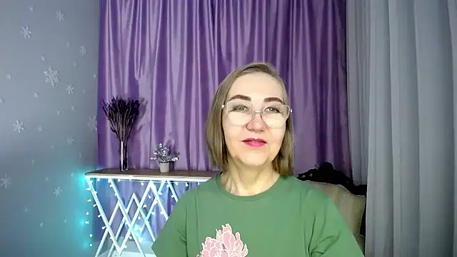 Snapshot of queen_a_n_i chatting on May 4, 2026, 8:54 am queen a n i online show from May 4, 2026, 8:54 am