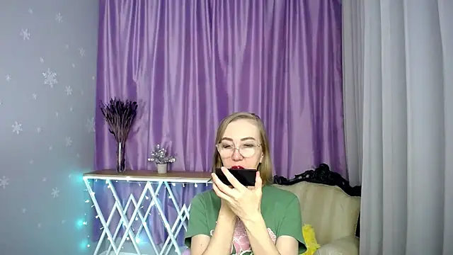 Snapshot of queen_a_n_i chatting on May 6, 2026, 9:36 am queen a n i online show from May 6, 2026, 9:36 am