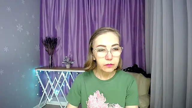 Snapshot of queen_a_n_i chatting on May 7, 2026, 6:30 am queen a n i online show from May 7, 2026, 6:30 am
