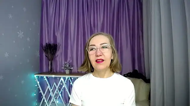Snapshot of queen_a_n_i chatting on May 8, 2026, 7:14 am queen a n i online show from May 8, 2026, 7:14 am