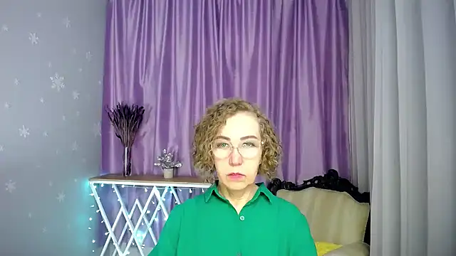 Snapshot of queen_a_n_i chatting on May 16, 2026, 8:33 am queen a n i online show from May 16, 2026, 8:33 am
