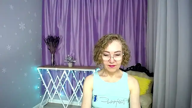 Snapshot of queen_a_n_i chatting on May 16, 2026, 10:47 am queen a n i online show from May 16, 2026, 10:47 am